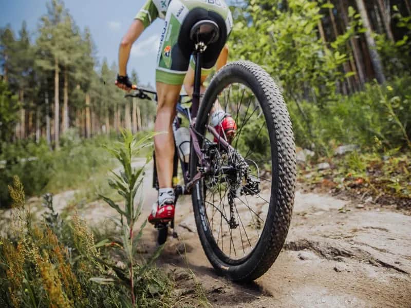 Jak dopasować wysokość siodełka w rowerze, aby uniknąć bólu i poprawić komfort