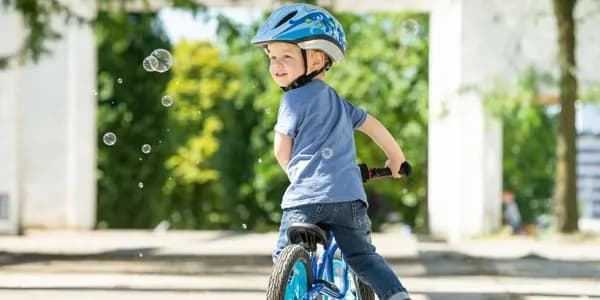 Jak ustawić siodełko w rowerze dla dziecka, by uniknąć bólu i zapewnić komfort