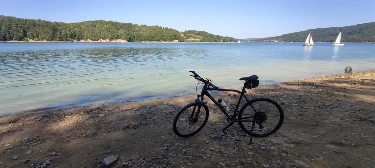 Trasa rowerowa wokół jeziora Niegocin - idealna dla każdego cyklisty
